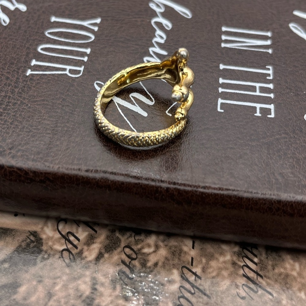 Vintage Gold Skeleton Hand Wrap Ring Gothic Halloween Punk Statement Size 7.5 - Picture 4 of 6